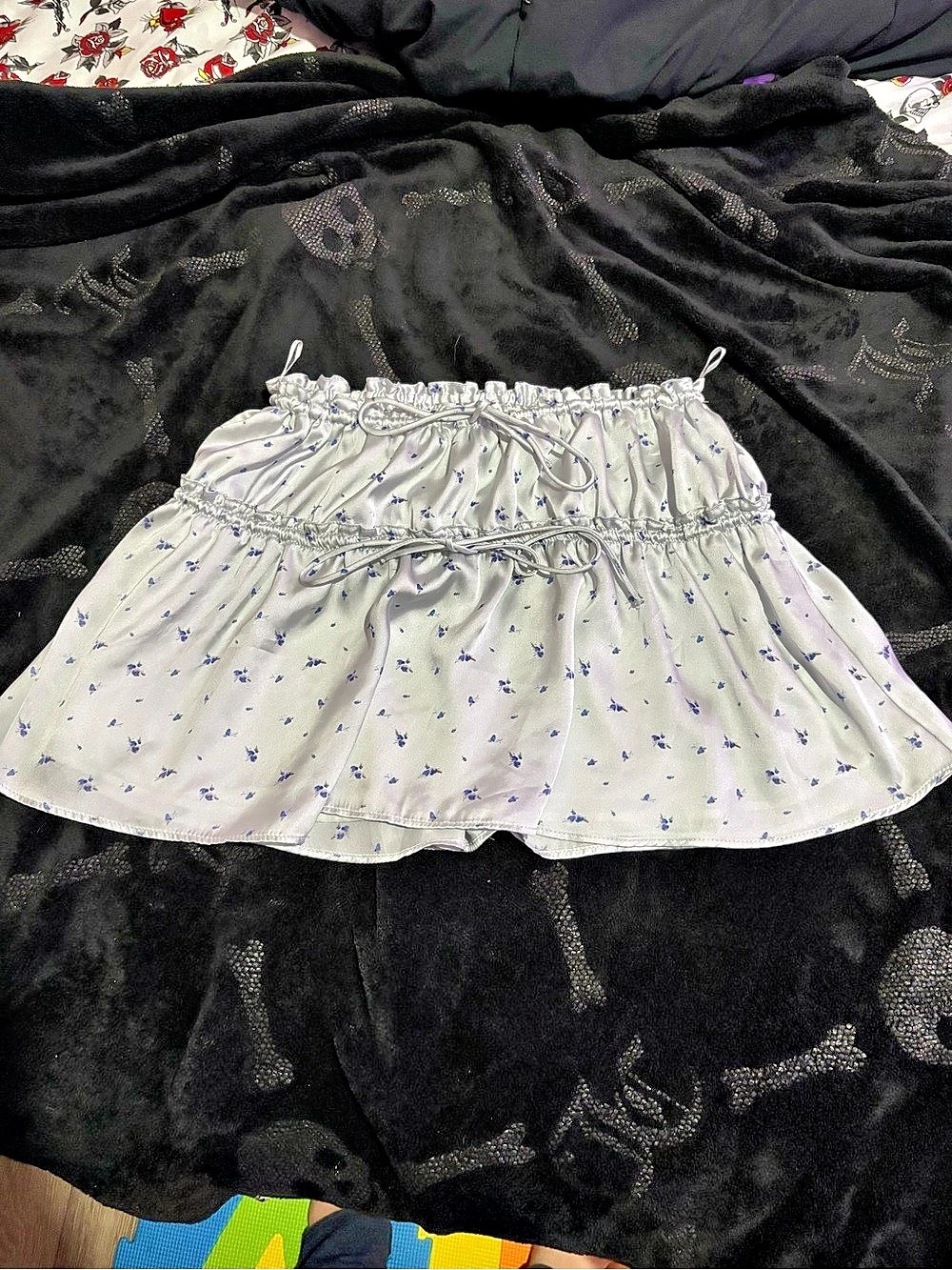 Zara Floral Mini Skirt in White & Blue Size small Like New